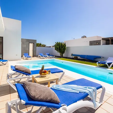 Aurora Villa *